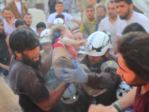 Imagens mostram os danos causados por ataques recentes do governo sírio e da Rússia em áreas controladas por rebeldes (Foto: BBC)
