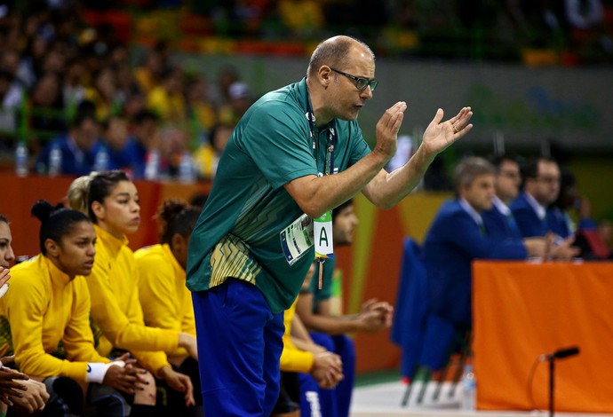 handebol Morten Soubak brasil angola olimpíadas (Foto: Agência Reuters)