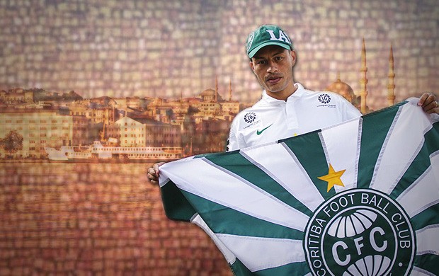 chamada Alex Turquia Novela (Foto: Editoria de Arte / Globoesporte.com)