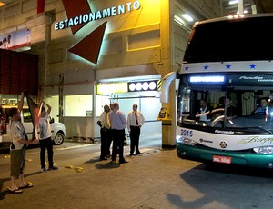 ônibus do Vasco em Joinville (Foto: Gustavo Rotstein)