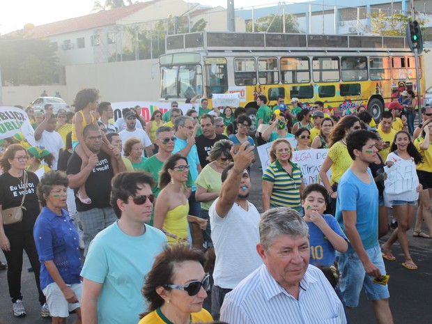 Manifestao na Orla de Petrolina contra o Governo Dilma (Foto: Taisa Alencar / G1)