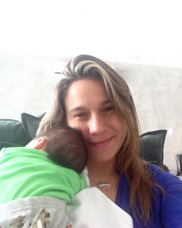 Fernanda Gentil com o filho, Gabriel (Foto: Reprodução/Instagram)