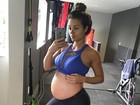 Aryane Steinkopf posa com barrigão de grávida em dia de academia