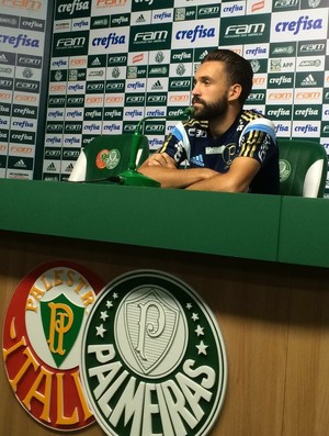 Allione ri sobre comparação com italiano Pirlo, e barba vira amuleto