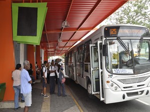 Enfrente empacotam pontos pretos
