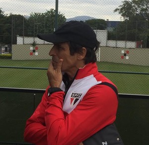 Técnico Milton Cruz, do São Paulo, projeta time contra o Flamengo (Foto: Marcelo Hazan)