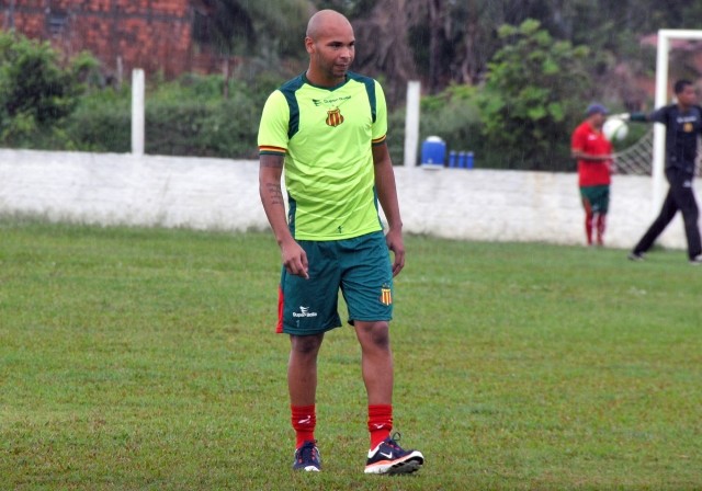 Paulo Sérgio se apresentou na tarde desta terça-feira no clube (Foto: Divulgação/Site do Sampaio)