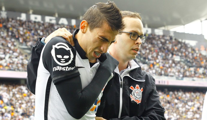 Rildo se machuca aos três minutos e pode ter de passar por cirurgia