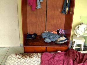Corpo de jovem ficou em armário por três dias, na Serra. (Foto: Reprodução/TV Gazeta)