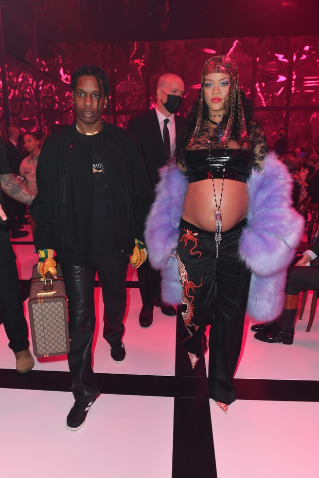 MILAN, ITALY - FEBRUARY 25: Asap Rocky and Rihanna are seen at the Gucci show during Milan Fashion Week Fall/Winter 2022/23 on February 25, 2022 in Milan, Italy. (Photo by Jacopo M. Raule/Getty Images for Gucci) (Foto: Getty Images for Gucci)