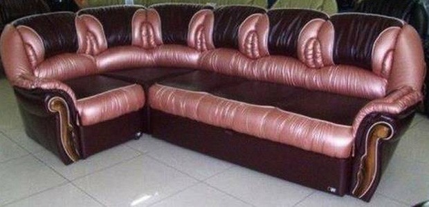 Vendedor disse que precisa vender o sofá com detalhes que lembram vaginas após se casar (Foto: Reprodução/Craigslist)