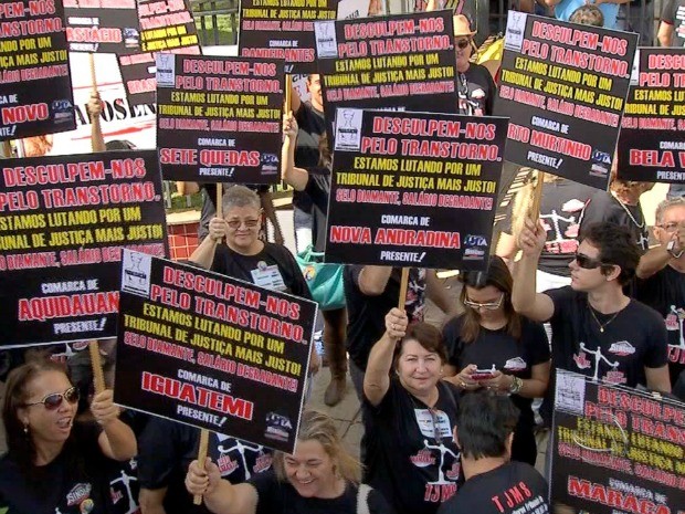 Protesto dos servidores do Poder Judiciário em Campo Grande (Foto: Reprodução/TV Morena)