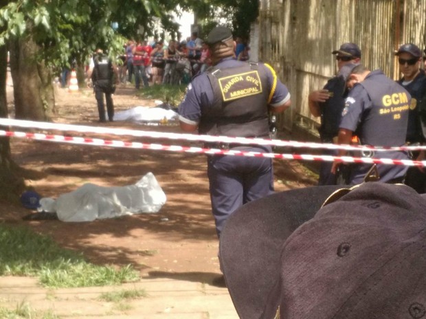 G1 Dois Homens São Mortos E Criança é Baleada Em Frente A Escola No