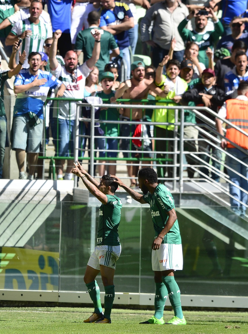 Michel reclama da reserva no Palmeiras; Cuca o coloca em disputa na lateral