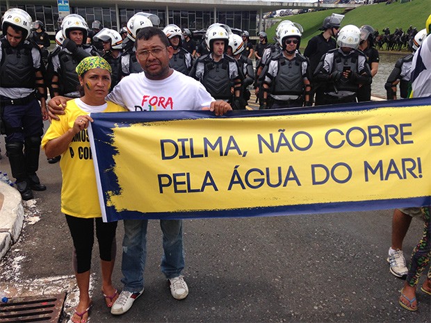 Valdênia Oliveira e Raimundo Nonato são de Fortaleza, mas vivem em Brasília desde 1990. “Sou nordestina e sinto que só sirvo pra votar”, diz Valdênia