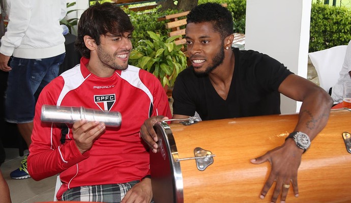 Kaká e Michel Bastos Samba São Paulo (Foto: Rubens Chiri/saopaulofc.net)