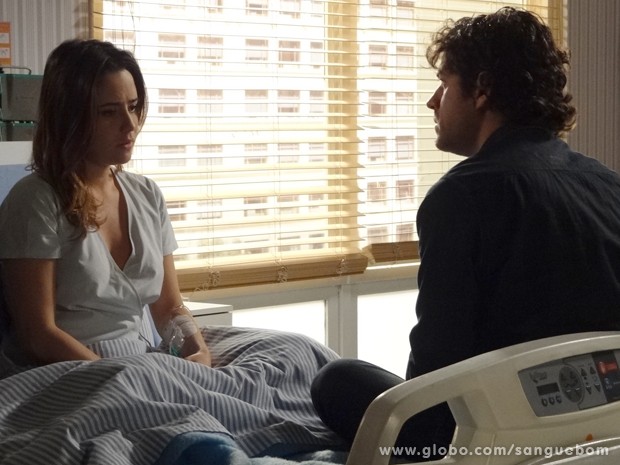 Bento vai até o hospital para se consolar com Malu e acaba descobrindo falcatruas de Amora (Foto: Sangue Bom/TV Globo)