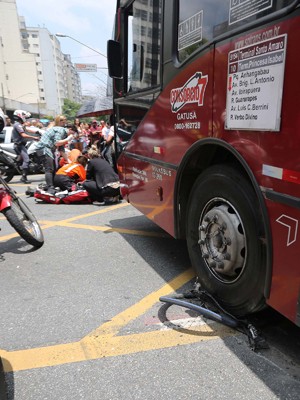 ônibus atropela ciclista Av Paulista SP (Foto: Renato S. Cerqueira/Futura Press/Estadão Conteúdo)