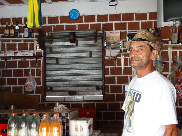 Silva Bezerra, comerciante de Belém de Maria (Foto: Paula Cavalcante/ G1)