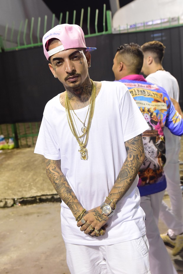 Ego Mc Guime E Assediado Por Fas Antes De Desfile Da Rosas De Ouro Em Sp Noticias De Carnaval 2016