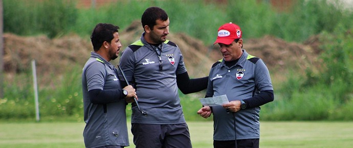 Hungaro com comissão técnica do River-PI (Foto: Victor Costa/RiverAC ) Hungaro com comissão técnica do River-PI (Foto: Victor Costa/RiverAC )