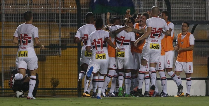 Michel Bastos gol São Paulo (Foto: Rubens Chiri São Paulo)