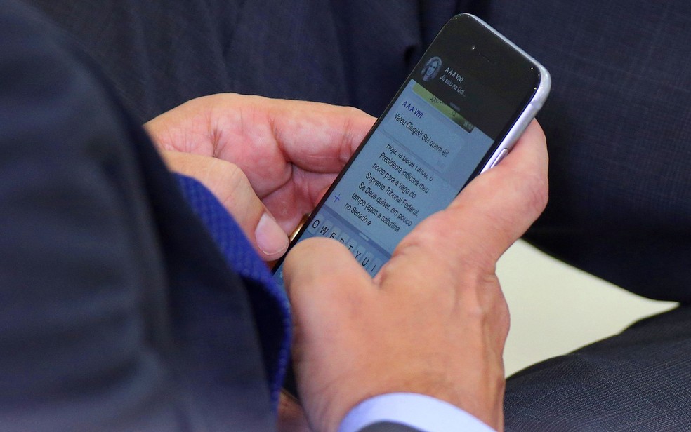 Antes do anúncio oficial, Alexandre de Moraes enviou mensagem por celular informando a uma pessoa que seria indicado ministro do STF antes do anúncio oficial (Foto: Reuters)
