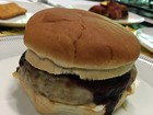Burger Junino é inspirado em quentão; confira receita do 'ogro' Jimmy!