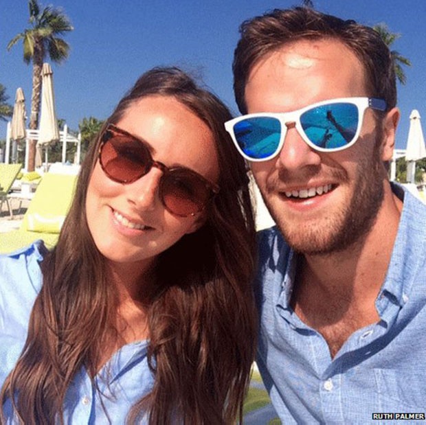 Nos perfis falsos, marido de Ruth é descrito como um 'ex-namorado piscótico' (Foto: Ruth Palmer/Reprodução)