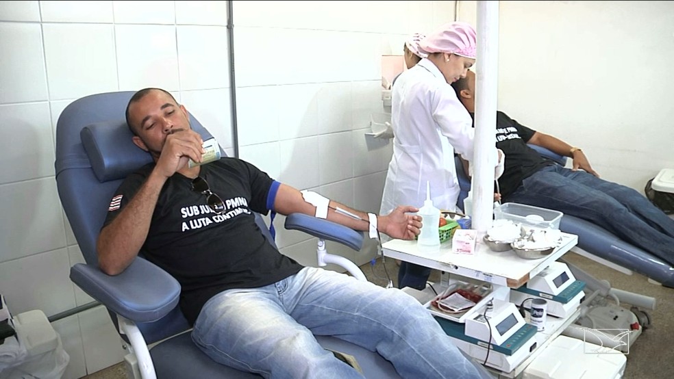 Grupo realizou uma doação de sangue coletiva, para tentar chamar a atenção do governo do estado em Balsas (MA) (Foto: Reprodução/TV Mirante)