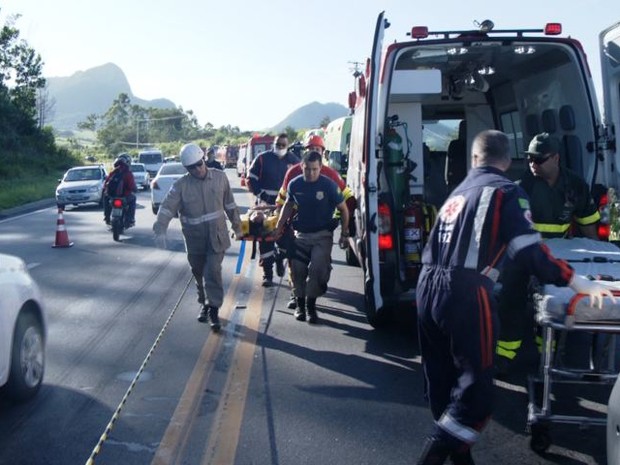 Outras 21 pessoas foram socorridas para o Hospital Jayme dos Santos Neves, na Serra, no Espírito Santo (Foto: Reprodução/TV Gazeta)