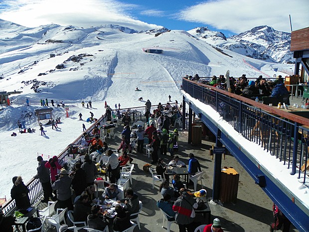 Vista das pistas a partir do Bar Slalow, no Valle Nevado (Foto: Osmar Maduro/Valle Nevado)