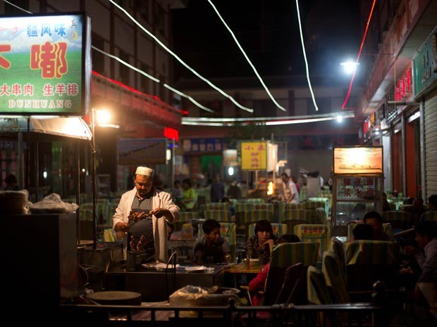 Culinária local tem forte influência muçulmana (Foto: AFP Photo/Ed Jones)