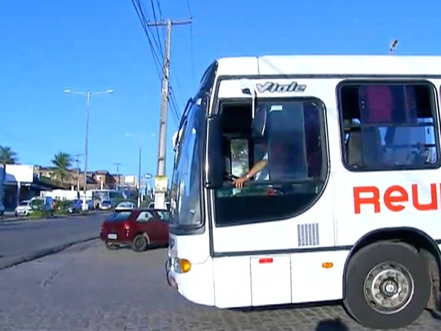 Segundo o Sintro-RN, ônibus começaram a circular às 5h, mas a frota é reduzida  (Foto: Reprodução/Inter TV Cabugi)