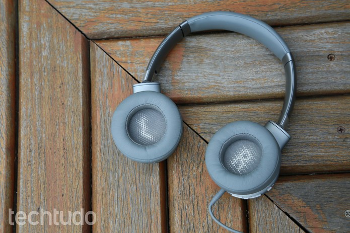 JBL Everest V310 tem concha acolchoada que ajuda no conforto durante o uso (Foto: Luciana Maline/TechTudo) JBL Everest V310 tem concha acolchoada que ajuda no conforto durante o uso (Foto: Luciana Maline/TechTudo)
