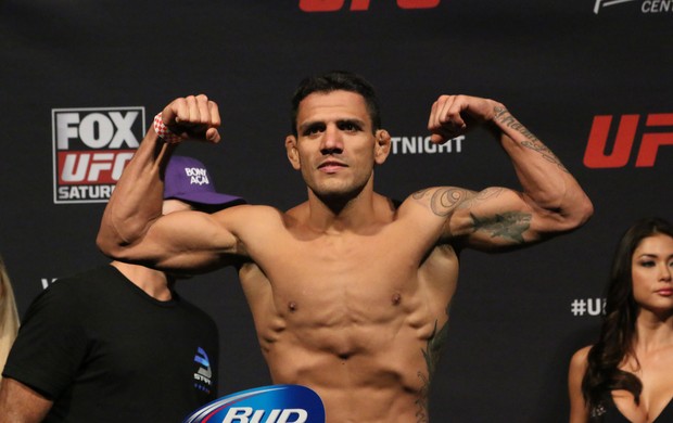 Rafael dos Anjos pesagem UFC MMA (Foto: Evelyn Rodrigues)