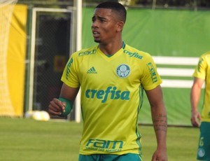  Inspirado em Neymar Gabriel Jesus faz tatuagem e treina com proteção