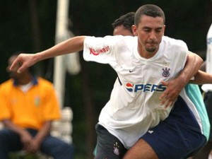 Piá jogou pelo Corinthians em 2004 (Foto: Futura Press)