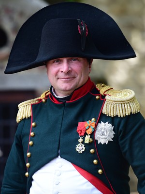 Французский адвокат Франк Самсон, служивший Наполеоном Бонапартом на праздновании 200-летия битвы при Ватерлоо, Бельгия (Фото: AFP Photo / John Thys / Emmanuel Dunand)