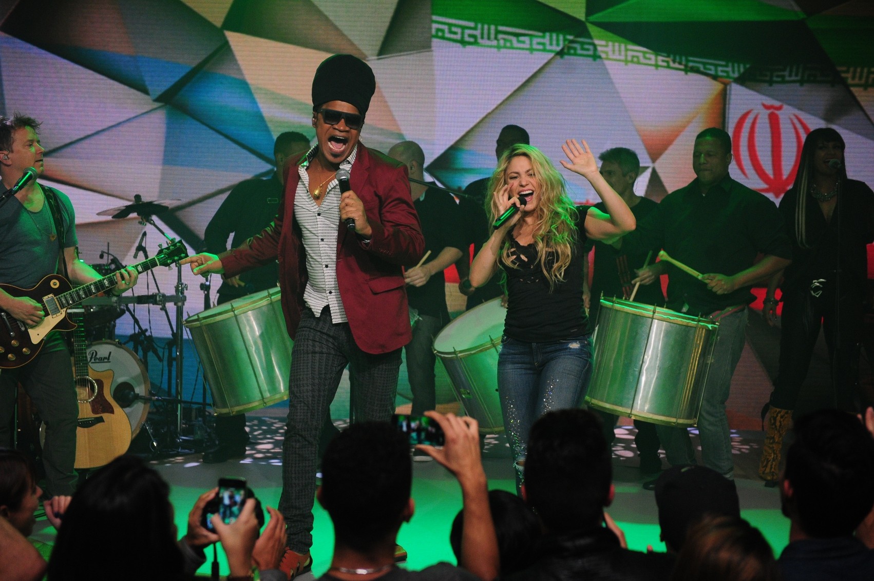 Carlinhos Brown e Shakira (Foto: Divulgação TV Globo)