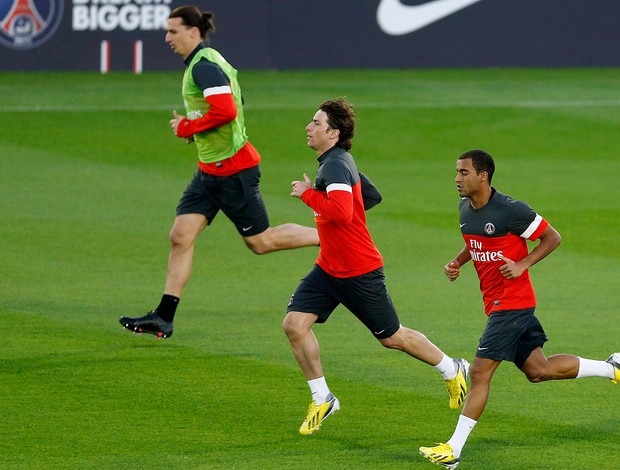 Lucas e Ibrahimovic no treino do PSG (Foto: Reuters) Lucas e Ibrahimovic no treino do PSG (Foto: Reuters)