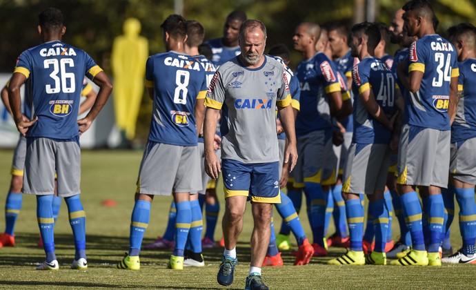 Mano Menezes; jogadores; Cruzeiro (Foto: Pedro Vilela/Light Press)