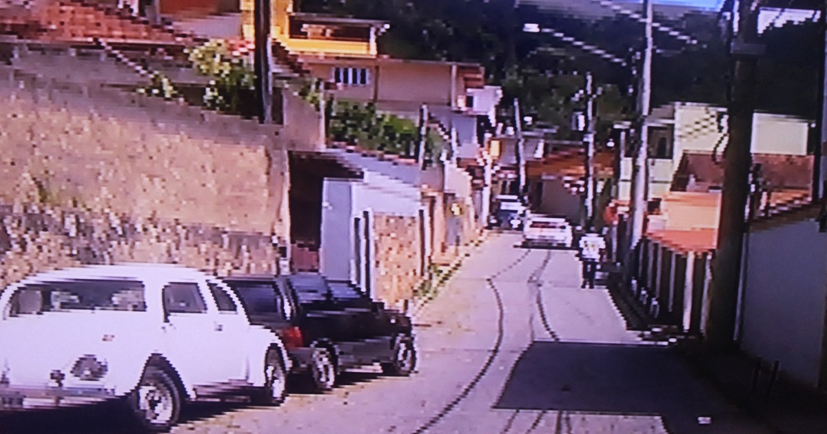 G Homem surta fica pelado na rua briga com vizinhos e acaba morto notícias em Região Serrana