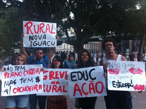 Estudantes de universidades federais protestam no Rio (Foto: Tássia Thum/G1)