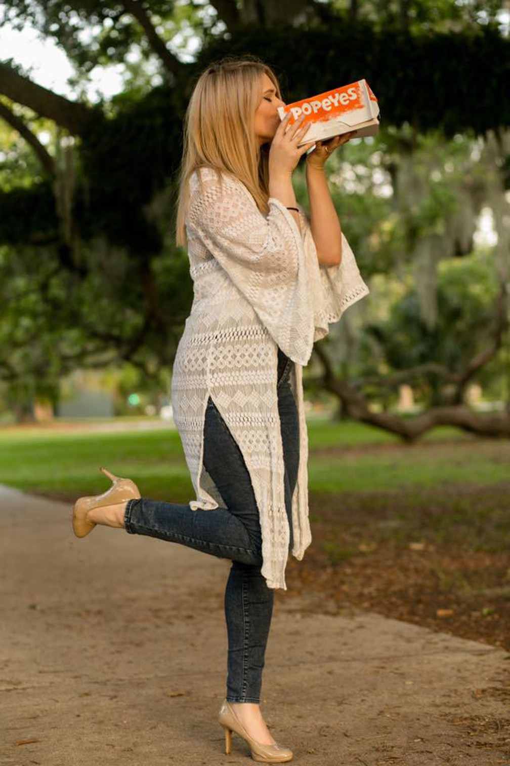 Americana celebra seu amor por frango frito com álbum romântico na web (Foto: Elyse Chelsea Clark/Facebook)