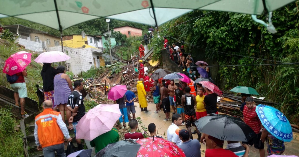 G1 Chuva Forte Deixa Quatro Mortos No Recife E Em Olinda Notícias Em Pernambuco 