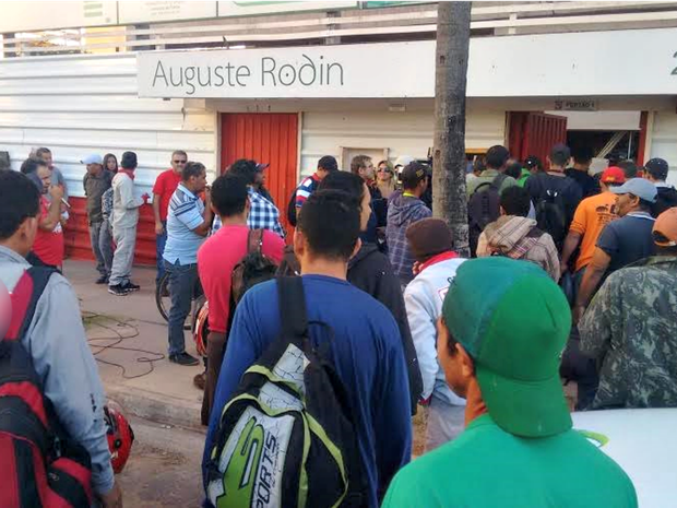 Protesto reuniu trabalhadores na região central de Campo Grande (Foto: Sintracom-MS / Divulgação)