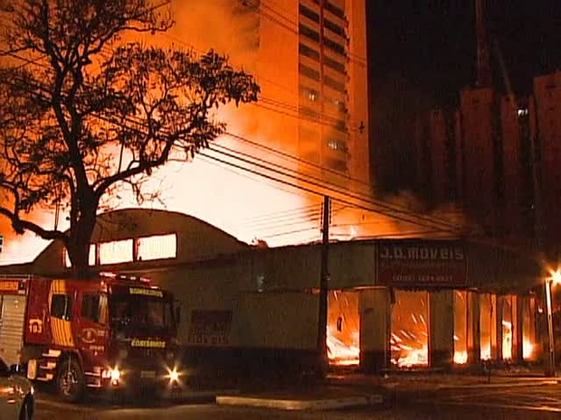 Incêndio em Maringá (Foto: Reprodução/RPC TV)