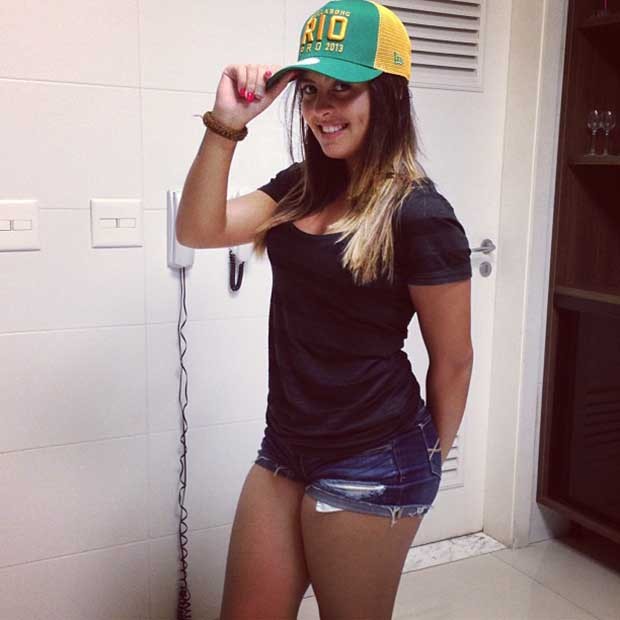 Danielle, filha de Romário, posta foto de shortinho (Foto: Instagram / Reprodução)