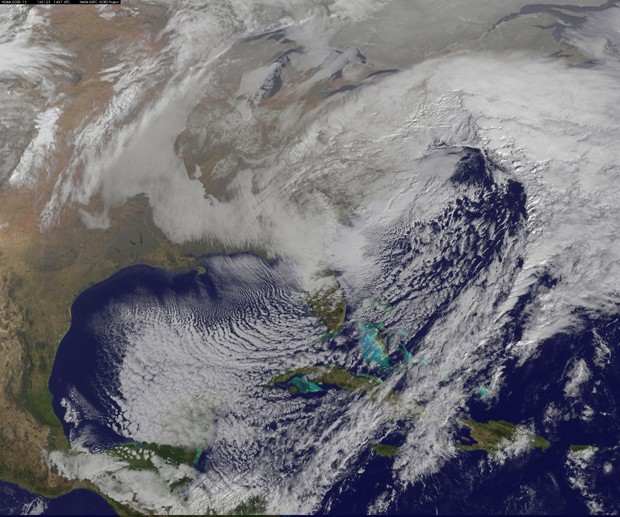 Imagem foi feita pelo satélite GOES-East, da Agência Oceânica e Atmosférica dos Estados Unidos (NOAA), neste sábado. (Foto: NASA/NOAA GOES Project)